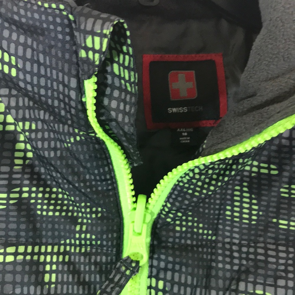 SwissTech Puff Jacket - Picture 2 of 5